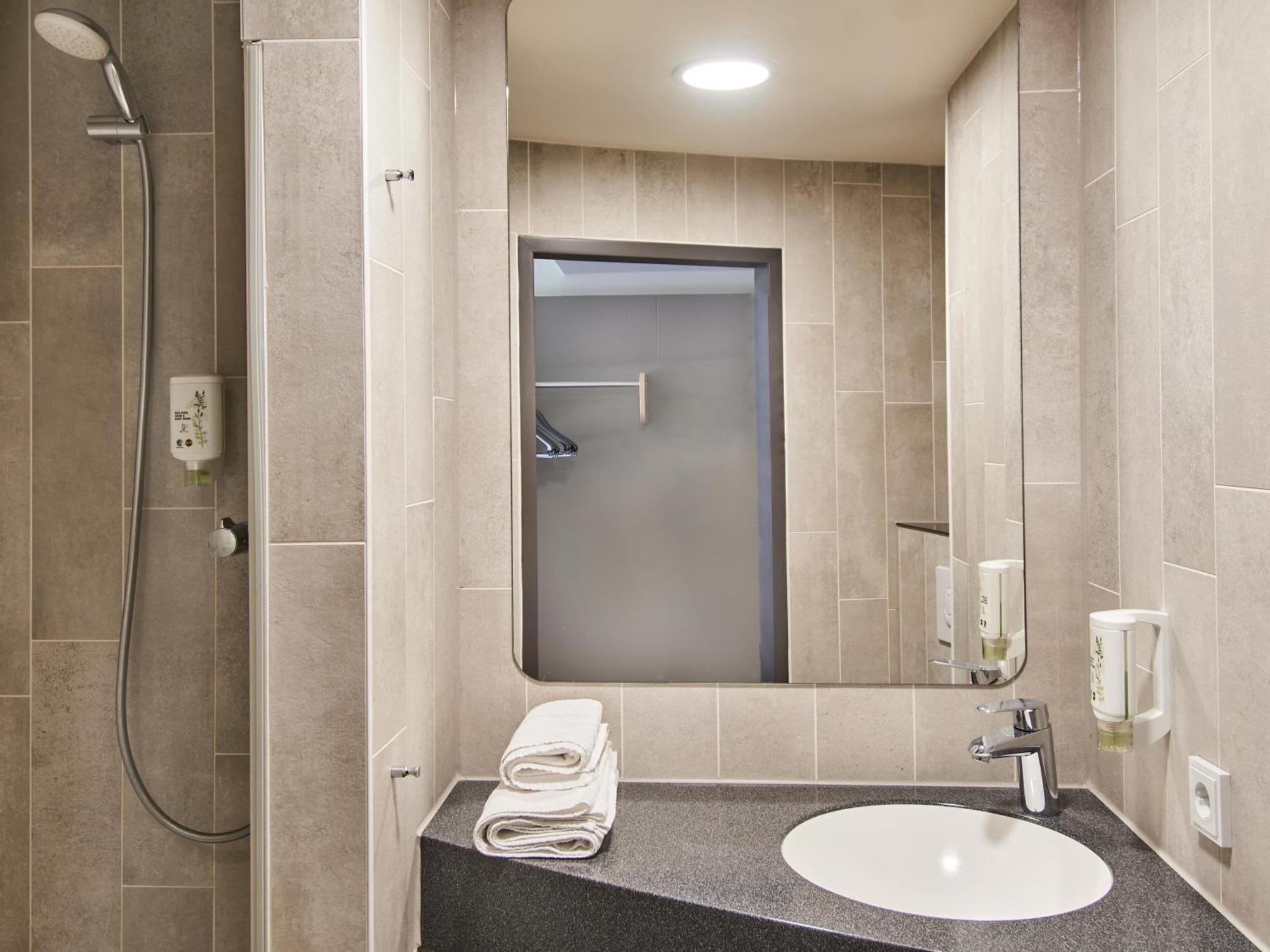 B&B Hotel Frankfurt-West Eschborn Eksteriør billede